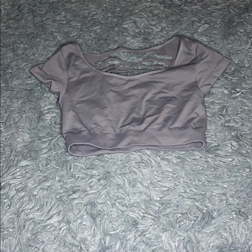 grey croptop